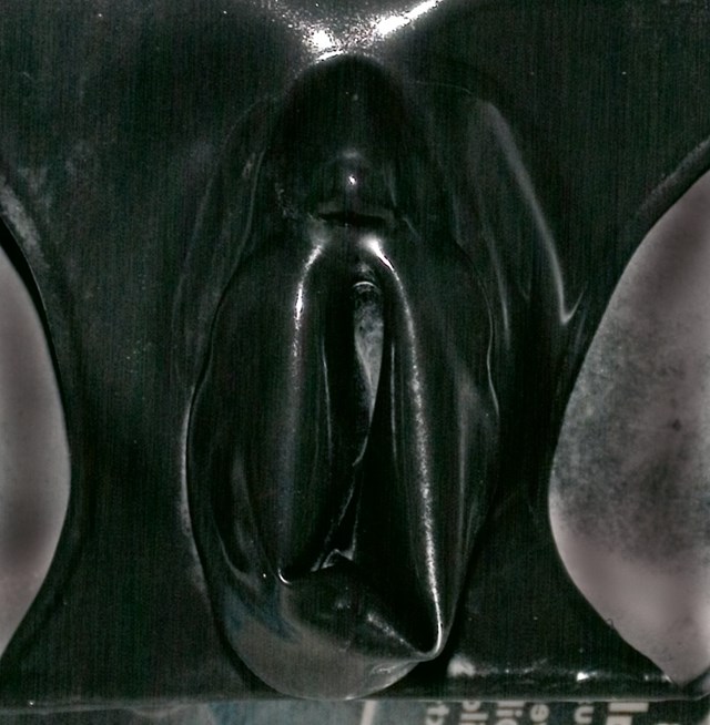 Latex Alushousut häpyhuulilla