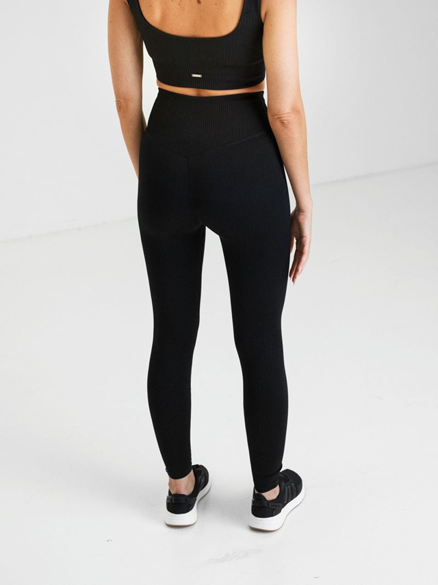 Mighty Solo Seamless Black Tights