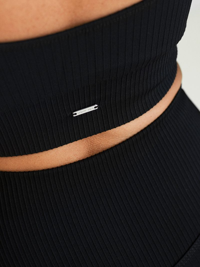 Mighty Solo Seamless Black Top