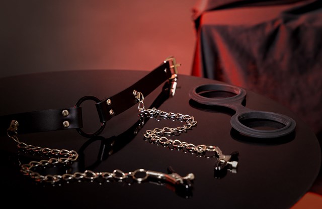 O-Ring Gag with Nipple Clamps - Black