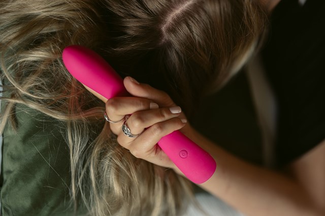 One-Hand Värisevä G-pisteen Dildo